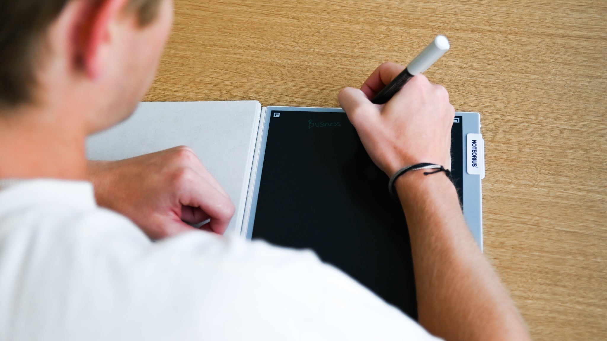 Student with digital notebook and notes app